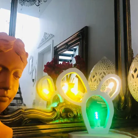 Dell'orologio B&B 아쿠아비바 델레 폰티