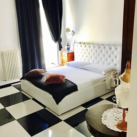 B&B Dell'orologio 아쿠아비바 델레 폰티