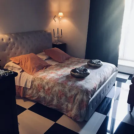 ベッド・アンド・ブレックファスト Dell'orologio アックアヴィーヴァ・デッレ・フォンティ